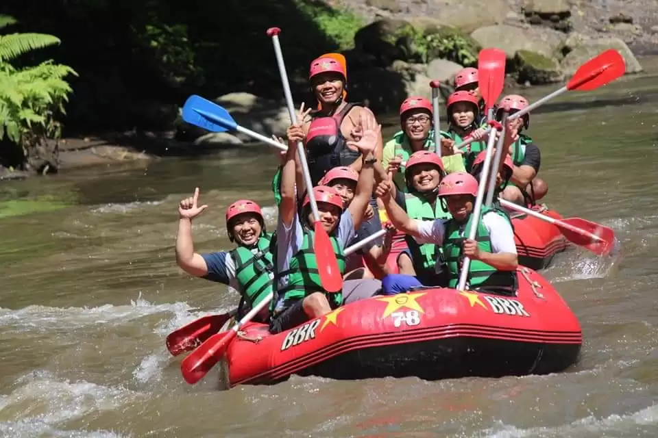 Rafting Jadi Aktivitas Favorit
