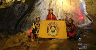 Susur Gua: Jelajahi Bawah Tanah